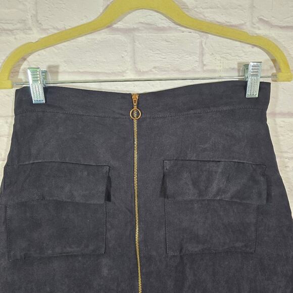 A Atmosphere Women's Black Faux Suede Mini Skirt with Gold Front Zipper Size 6 - Picture 2 of 8
